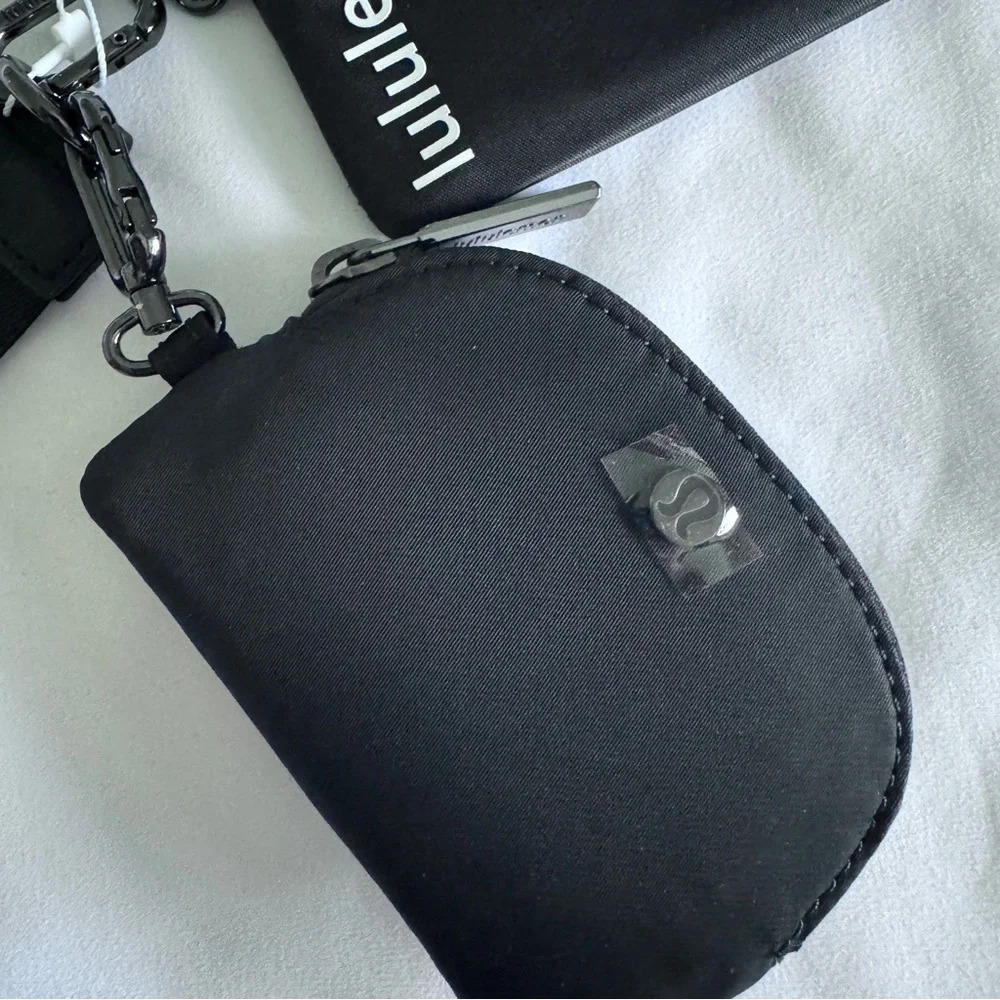 🆕🖤 Lululemon Dual Pouch Wristlet - Black - Picture 3 of 10